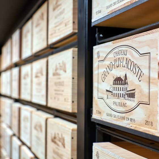 Rangement modulable des caisses à vin en bois avec plateau coulissant - Modulorack EuroCave